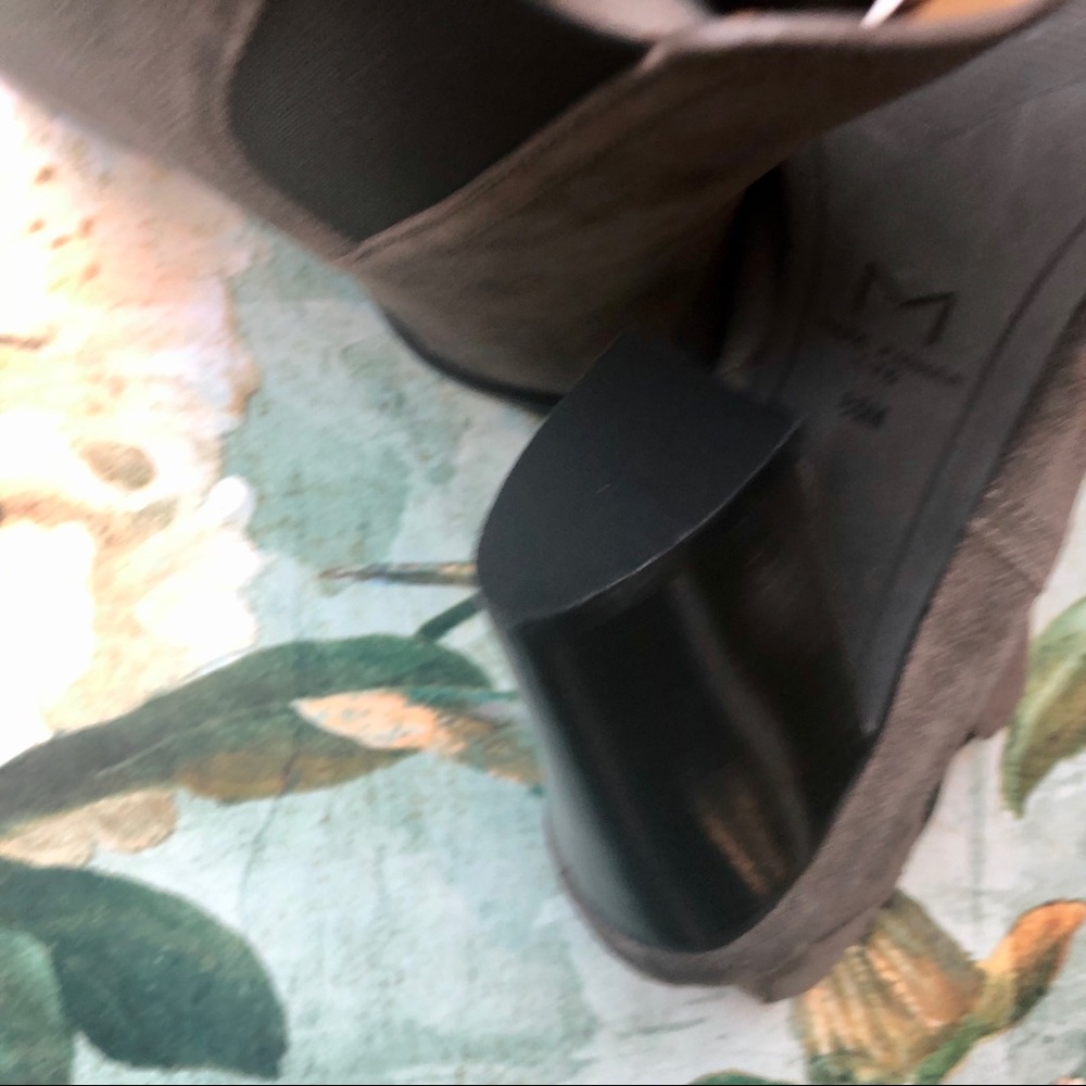 SAM Marc Fisher Chelsea ankle boot. NWOT - Picture 4 of 7